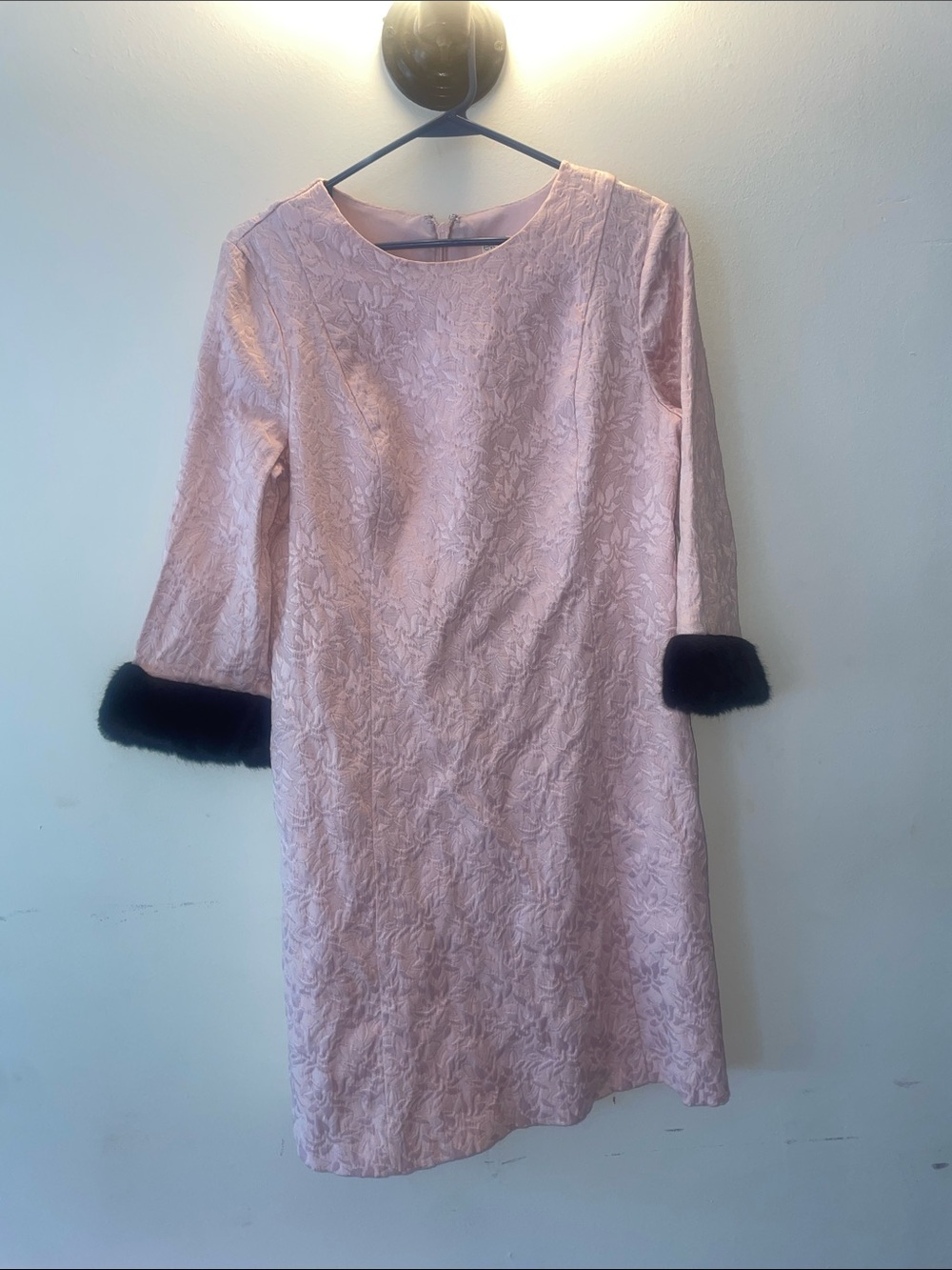 EVA Mendes New York & Company Textured Shift Dress with Faux Fur Cuffs – Size M